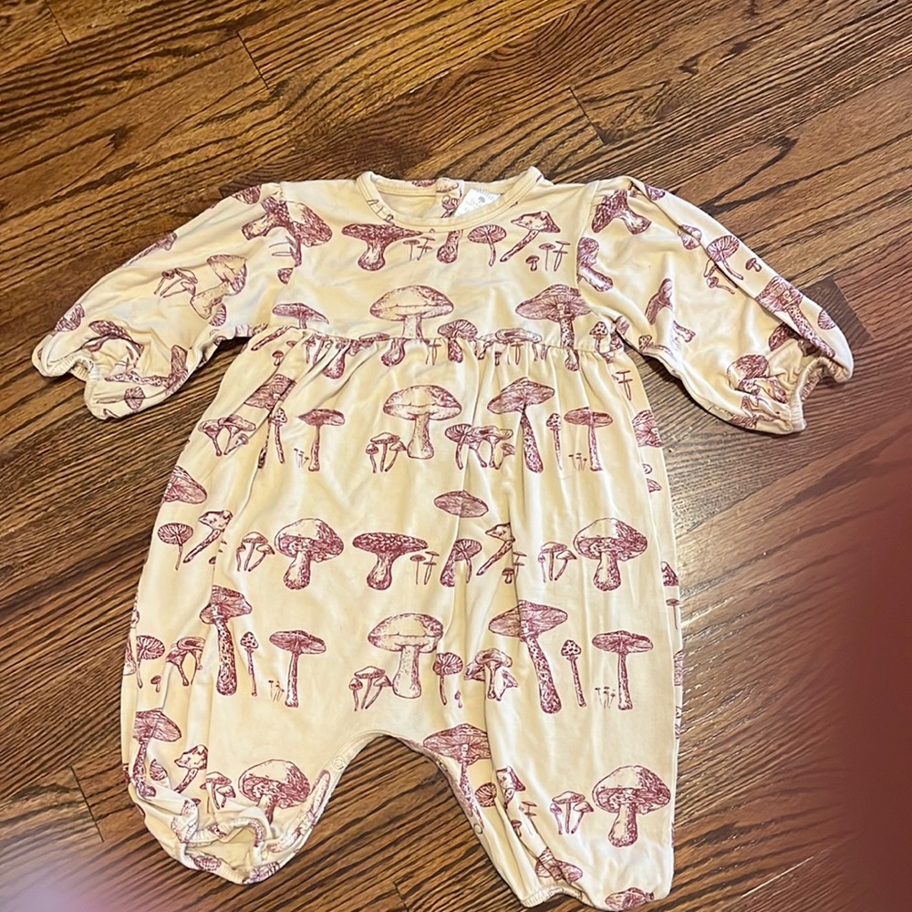 Kate Quinn girls 12 to 18 months bamboo collection mushroom print romper